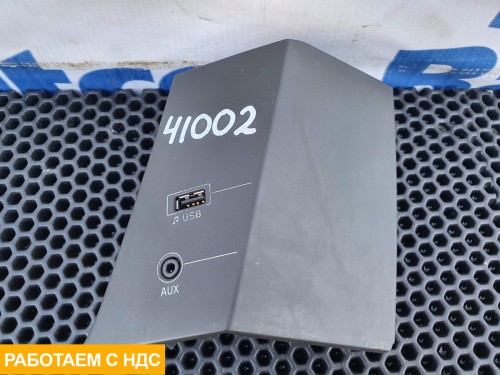 Накладка торпеды AUX USB разъём