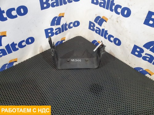 Пластик. деталь левое