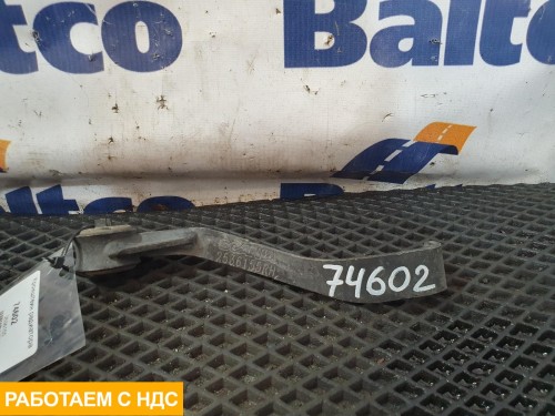 Кронштейн радиатора правый