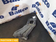 Кронштейн брызговика правый